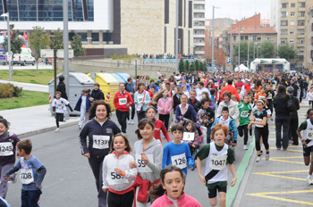 Momento de la salida en la primera edición de la carrera.